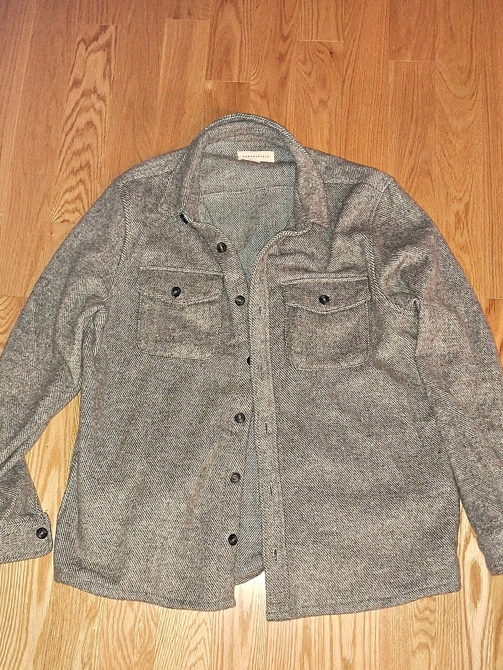 Aeropostale Gray Textured Button-Up Shirt Like New